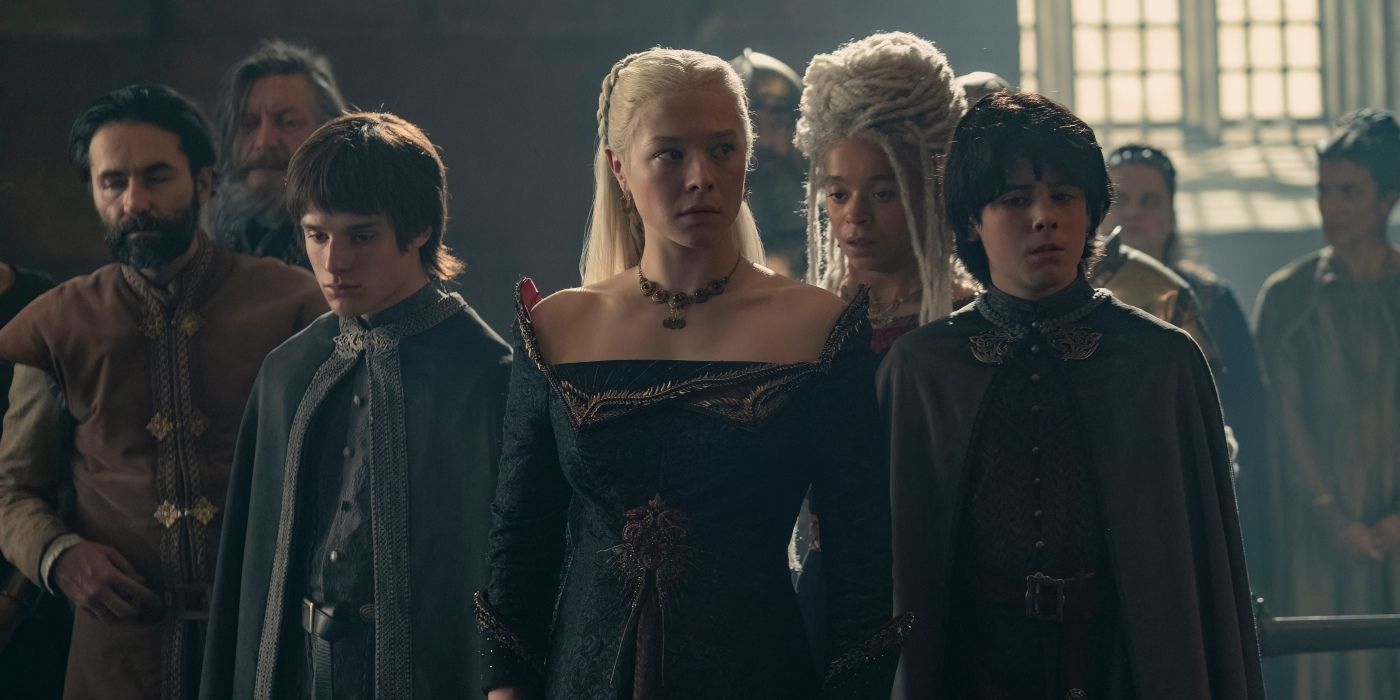 Rhaenyra Targaryen med sine sønner, Lucerys og Jaecerys Velaryon, i Dragens Hus.