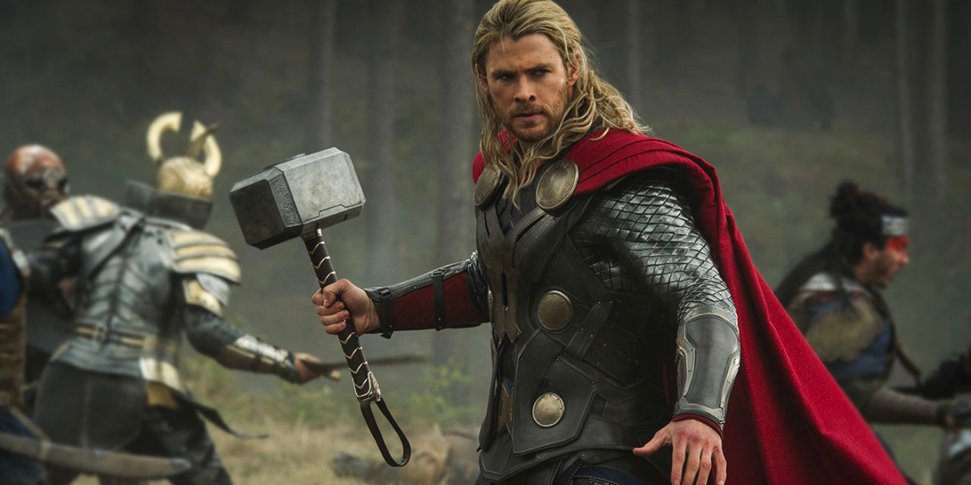 Thor kæmper med asgardianerne i kamp.