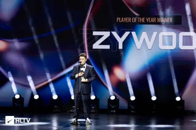 Zywoo under sin takketale ved HTLV-uddelingen i 2023.